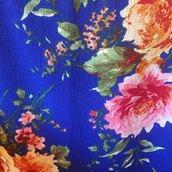 Quarter Bell-Sleeve Floral Blouse - Picture 2 of 4